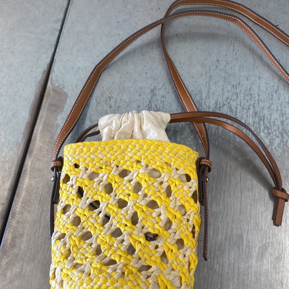 Woven yellow and cream bucket bag brown leather drawstring 🌞 - Picture 2 of 4